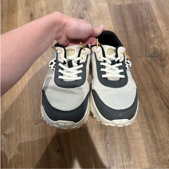 Hey Dude Women's size 6 - Picture 3 of 4